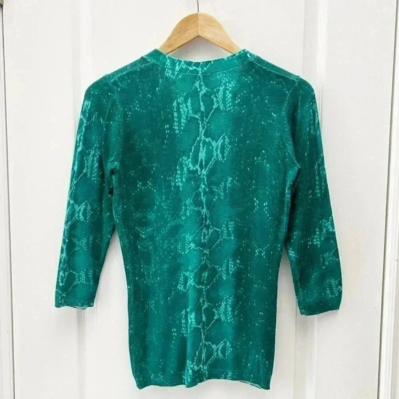 Ricki’s Cardigan Snakeskin Print V-Neck Button Front Fitted 3/4 Sleeves Green XS - Picture 4 of 15